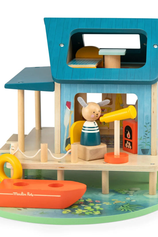 La Grande Famille Lake House